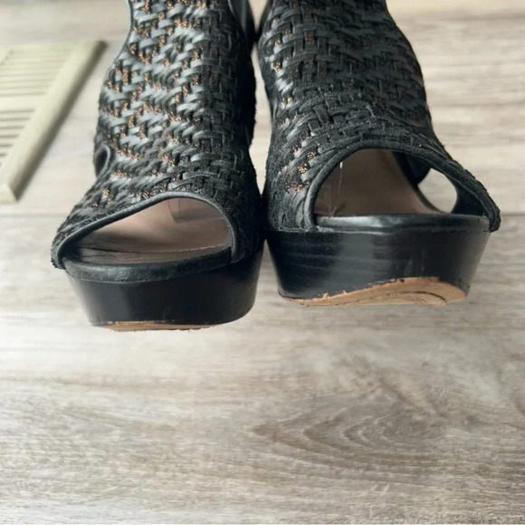 Elliot Lucca Bernadette Woven Leather T-Strap  Heels Size 9 - Picture 5 of 16